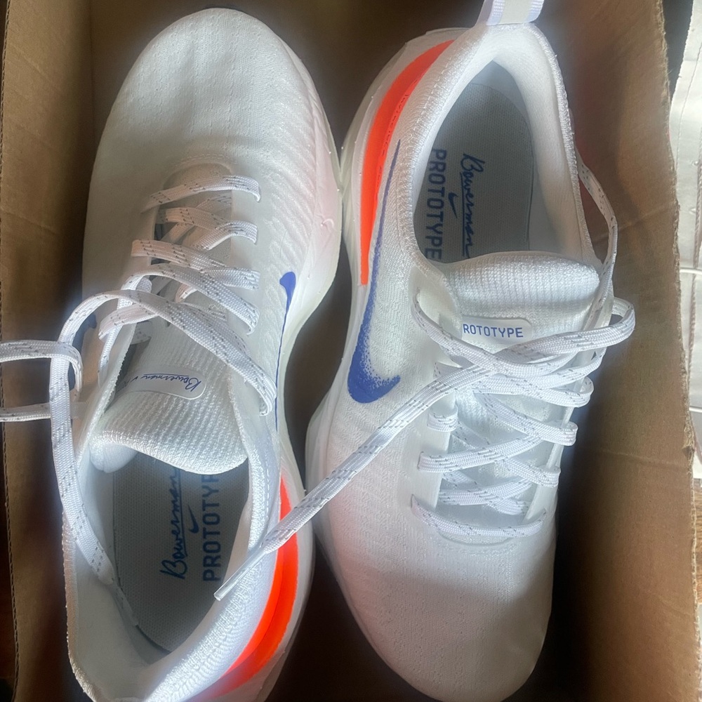 Nike Vomero 17 White and Black Running Shoes